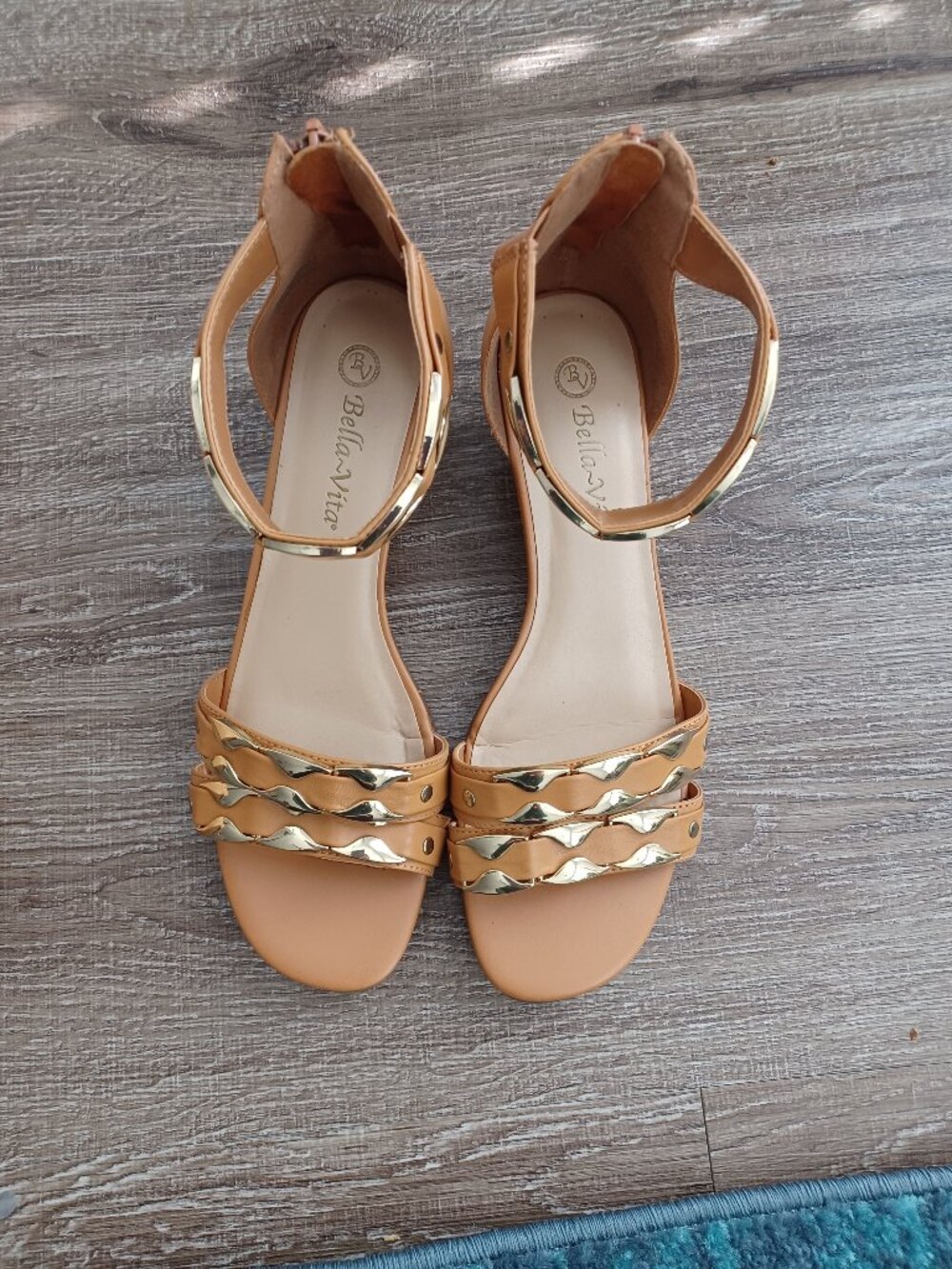 Bella Vita gold tan wedges size 8.5 EUC